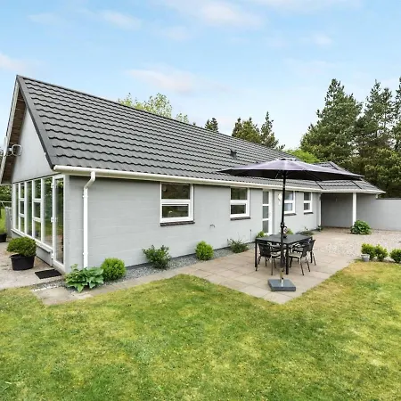 Vicky - 4km From The Sea By Interhome